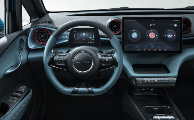 04 DOLPHIN_LHD_Interior_Blue_Close-up of Center console_download_JPG 2500px.jpg